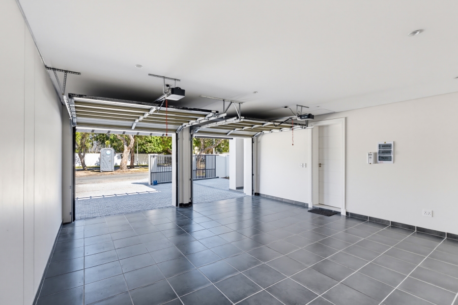 To Let 4 Bedroom Property for Rent in Pinelands Western Cape